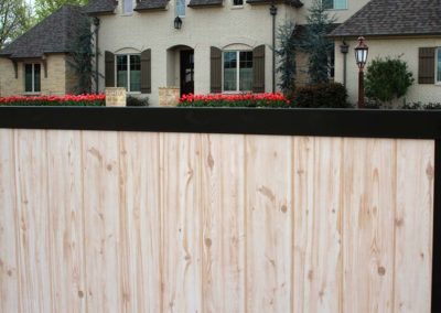 FenceTrac Elegant Privacy Fence Natural Wood With Metal Frame
