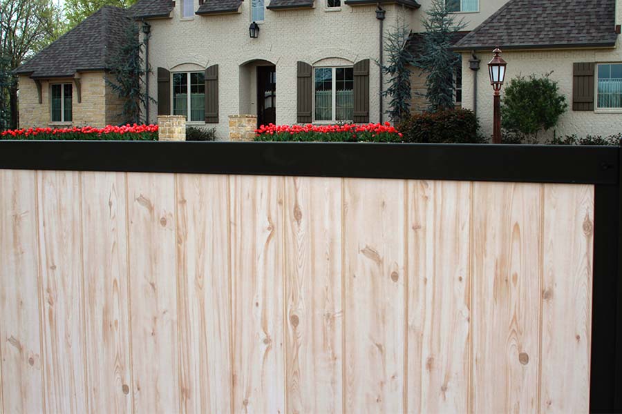 FenceTrac Elegant Privacy Fence Natural Wood With Metal Frame