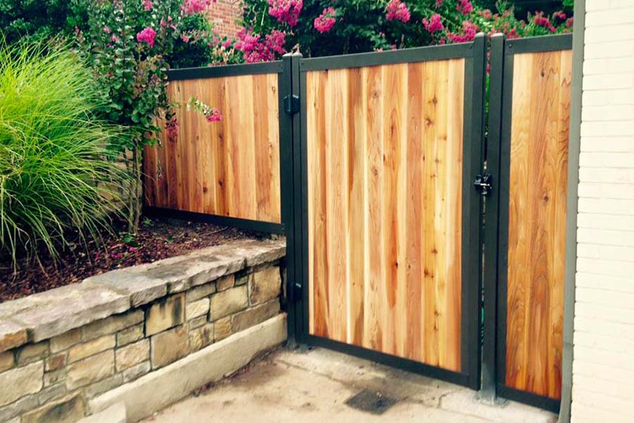 FenceTrac Privacy Fence Gate With Metal Frame
