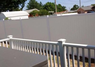 FenceTrac White Privacy Fence Vinyl & Metal Frame