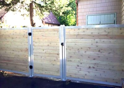 FenceTrac Horizontal Wood & Metal Privacy Fence With Gate