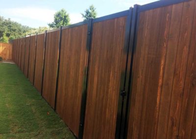 Privacy Fence No Gaps Stained Wood & Metal