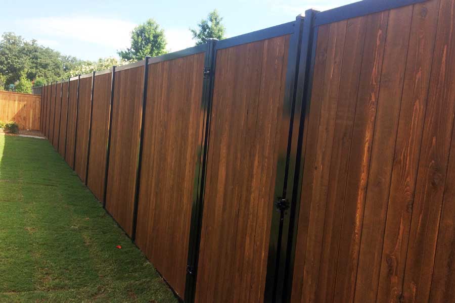 Privacy Fence No Gaps Stained Wood & Metal