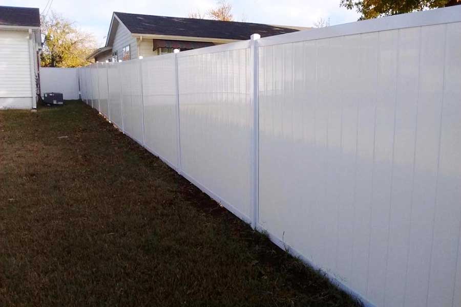 White Vinyl Privacy Fence Metal Posts