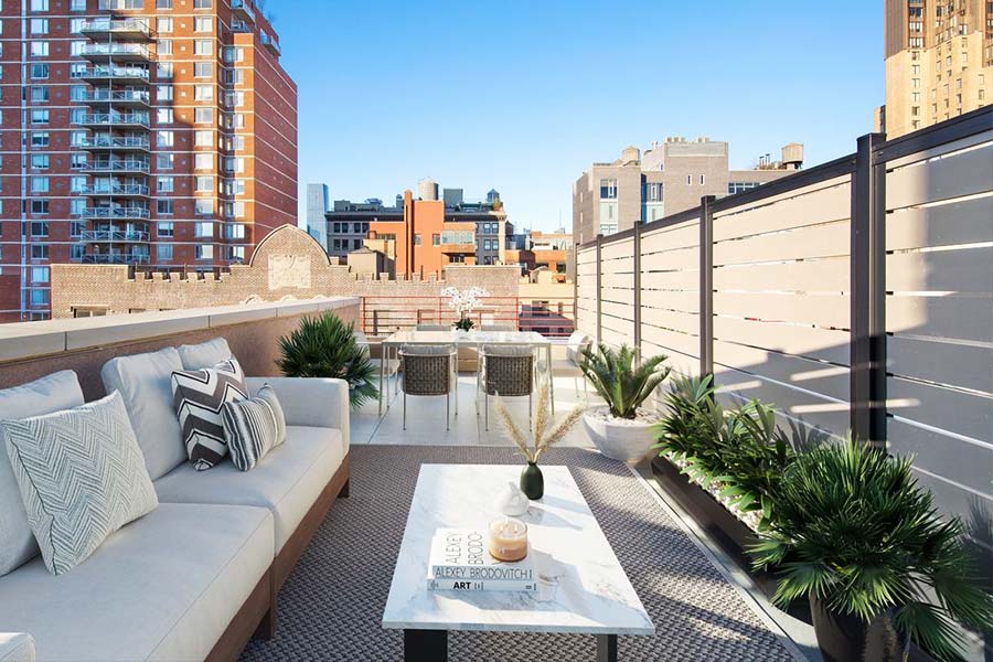 Horizontal Slat Fence on Rooftop Patio