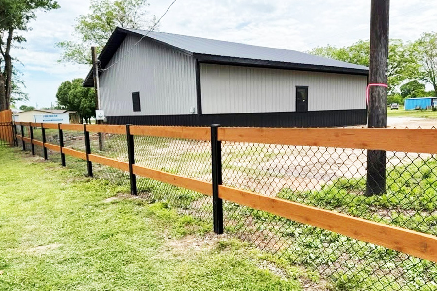 Highplains 2 Rail Metal Post Cedar Rail with Black Chain Link Acreage Fence